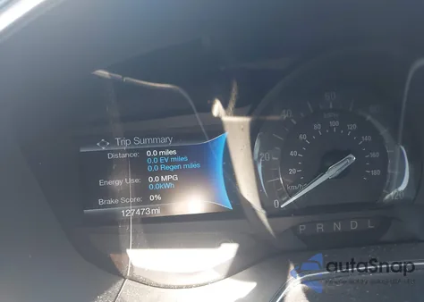 2017 Ford Fusion Energi Titanium z USA, uszkodzony, nr VIN 3FA6P0SU2HR208260